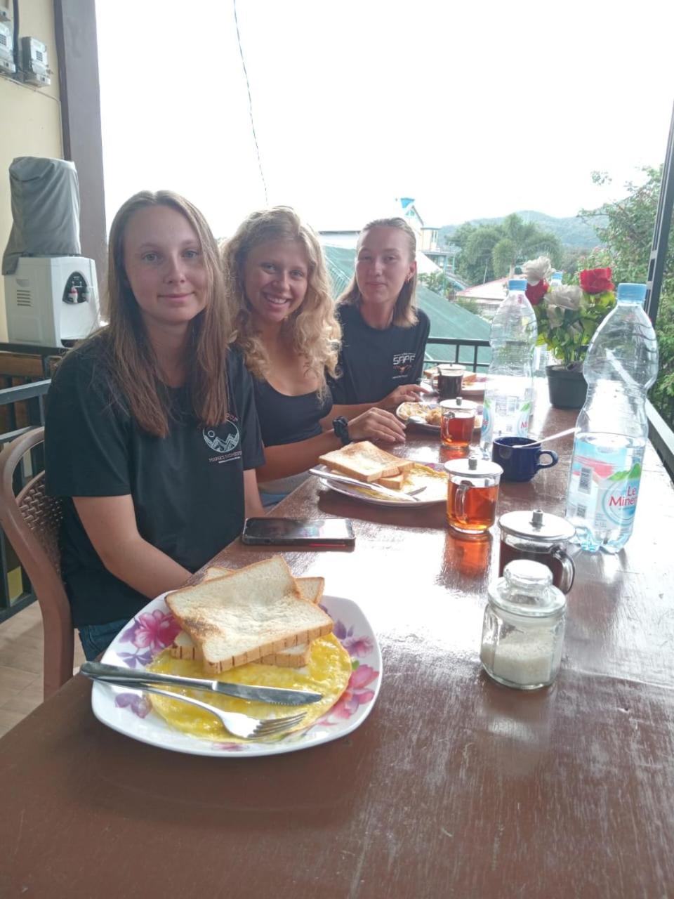 De Credo Hotell Labuan Bajo Exteriör bild
